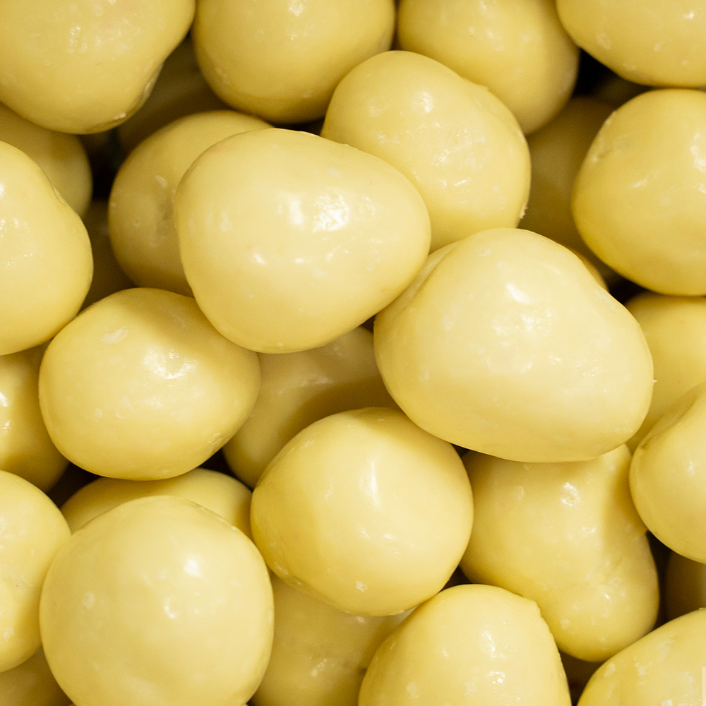 Freeze-Dried Strawberry Coated in White Chocolate | 1kg Bulk Pack