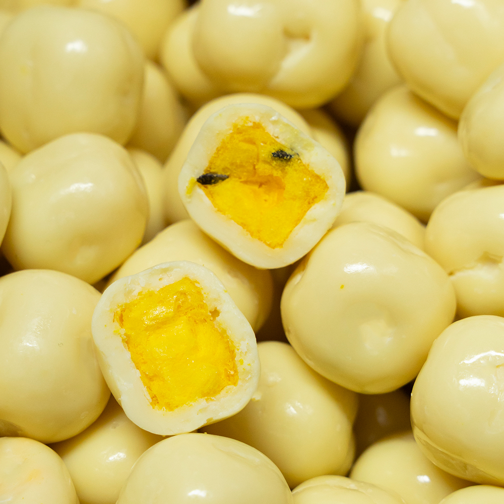 Freeze-Dried Passion Fruit Coated in White Chocolate | 1kg Bulk Pack